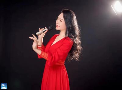 赤子之心，心系祖国 心怀梦想，路致远方 用音乐传递爱……——旅居新加坡歌唱家乐天专访 