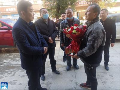 县教育局到九宫山镇开展走访活动