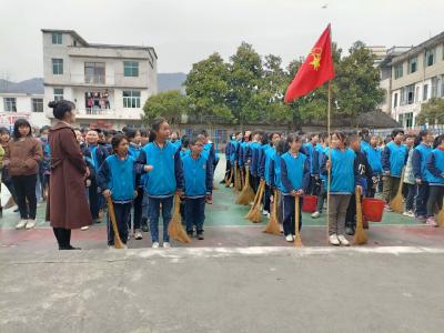 厦铺小学扎实开展雷锋活动月系列活动