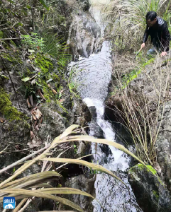 通山：长滩村下天井湾奇特地貌引来探奇人