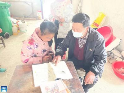 九宫山镇：富有中学开展“爱有所靠、心有所依”关爱留守儿童活动
