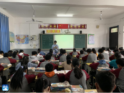 九宫山镇中学举行“双向预约”式送教下乡教师培训活动