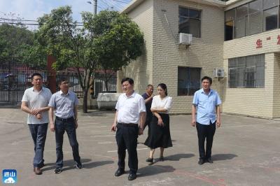 通羊镇：不打招呼 直奔现场检查校园安全