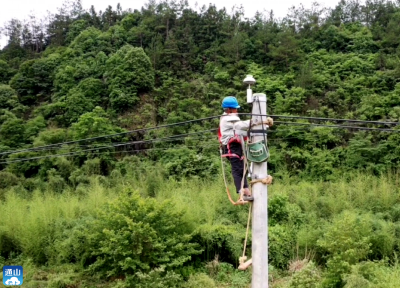 通山：“跑山电工”护航咸九高速公路建设