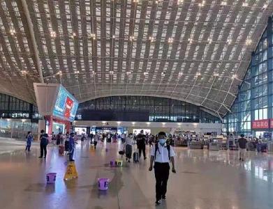 部分列车限速引发晚点 铁路部门启动应急预案  