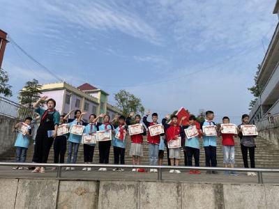 闯王镇中心小学：“游园”助兴“六一”