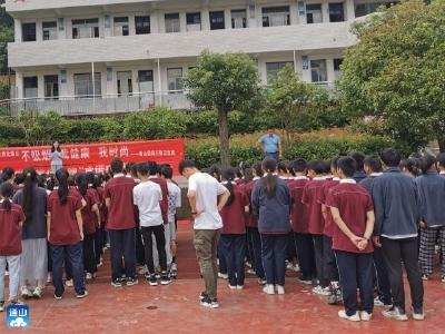 闯王镇宝石中学举行世界无烟日宣传活动