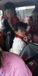 7座面包车塞进23人！通山涉案司机被刑拘
