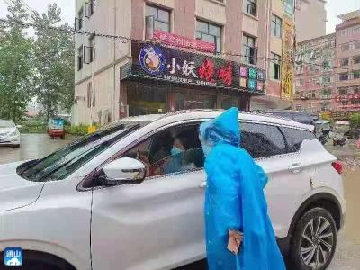 通山县总工会：风雨无阻 做好疫情防控工作