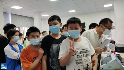 通山一中初中部开展12至14周岁学生新冠疫苗接种工作