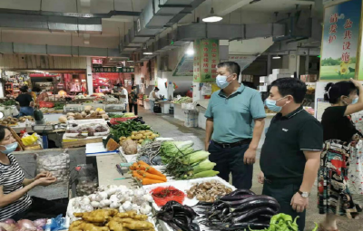 县领导指导检查商贸领域疫情防控工作