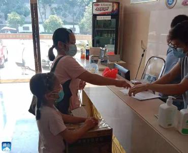 九宫山镇：80后小伙主动请缨接送隔离人员