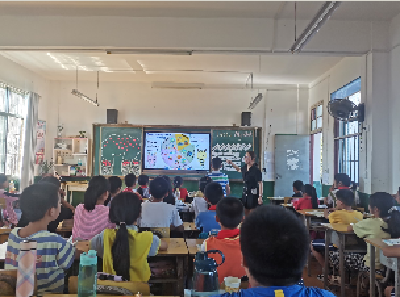 厦铺小学：举行教研公开课活动