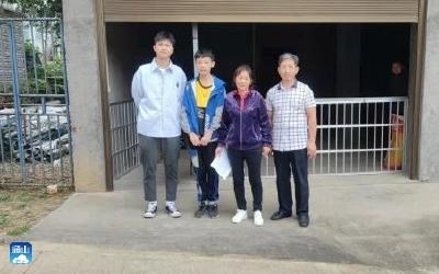 闯王镇宝石中学开展国庆家访