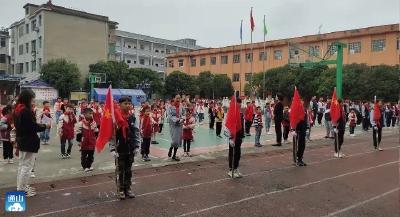 洪港小学举行“强国有我，请党放心”新队员入队仪式 