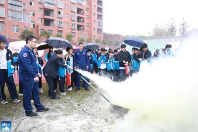通山县职业教育中心荣获2020年度湖北省示范“平安校园”称号  