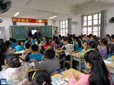 厦铺小学邀请老党员讲红色故事 传承红色基因