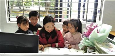 咸宁日报——用爱浇灌每一朵花 记通山县语文学科带头人熊颖