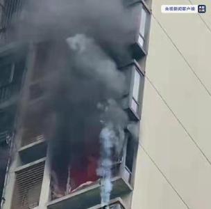 四川成都一高楼起火 火势已被控制 