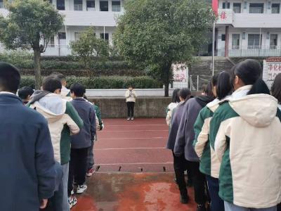 国殇永不忘 少年当自强 闯王镇宝石中学中学举行国家公祭日纪念活动