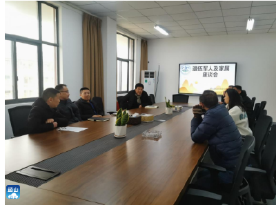 县实验高中召开退伍军人及家属座谈会