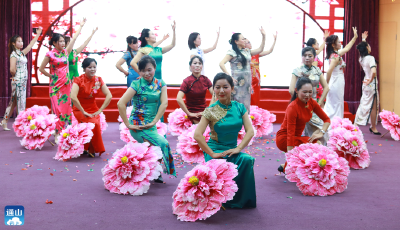 实验小学举行2022迎新年教职工联欢会