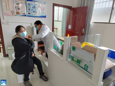 厦铺镇：春节期间加强针有序接种，全民疫苗接种工作再“加速”！