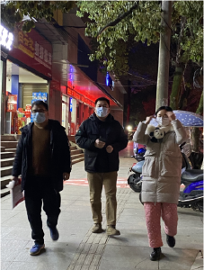 通山县税务局党员干部下沉社区 助力疫情防控排查工作