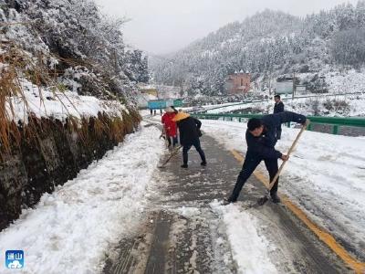 【众志成城抗冰雪】闯王镇：全民动员扫雪除冰 一心为民情暖人心