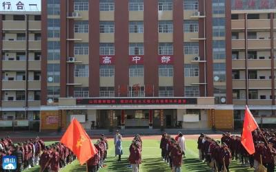 东升学校开展“志愿扫街”活动