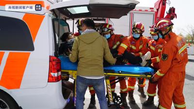 内蒙古乌海发生两车相撞交通事故 致1死4伤 