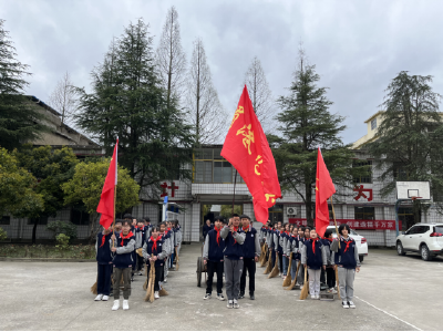 通羊镇湄港学校：“爱劳动 爱家乡” 大手牵小手 共创文明城