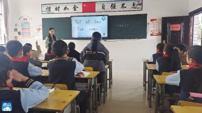 洪港小学开展“双向预约，送教下乡”活动