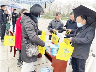 咸宁日报—— 通山开展“世界水日”“中国水周”活动