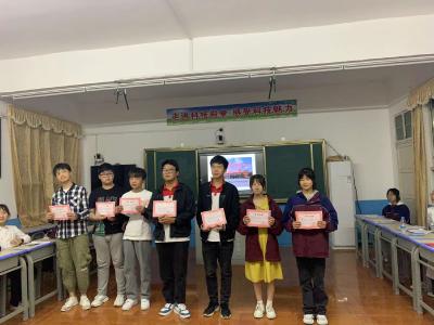 洪港中学举行“我心目中的好老师”演讲比赛