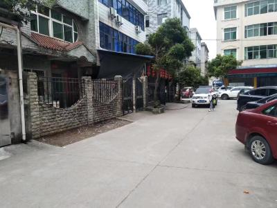 【随手拍跟踪】通羊镇仙农谭小区112号门口大堆装修垃圾