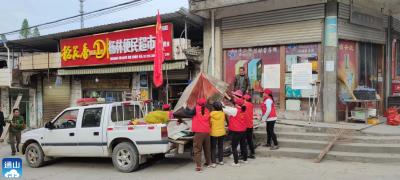 洪港镇杨林村：治理人居环境  扮靓乡村面貌