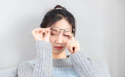 千万不要这样戴眼镜，度数越戴越深……