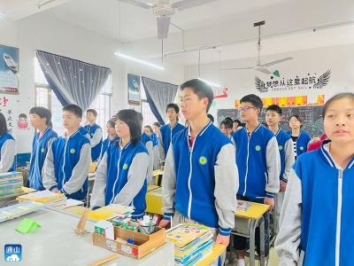杨芳中学观看“庆祝中国共产主义青年团成立100周年大会”