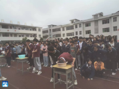 闯王镇宝石中学开展防溺水体验式宣传活动
