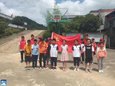 【喜迎二十大  同心护未来】闯王镇团委走进界牌小学开展关爱留守儿童活动