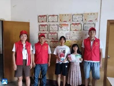 闯王镇团委：开展慰问留守儿童活动