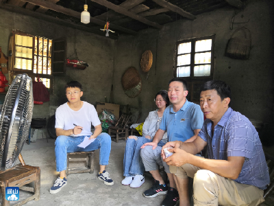 广东通山商会回访燕厦乡困难学生