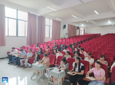 县迎宾路小学：召开中层干部培训会议