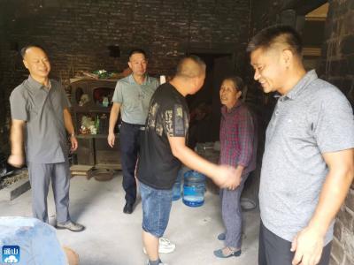 县富管会：送水上门解民忧 助力抗旱暖民心