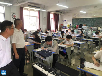 县职教中心：举行暑期教师业务考试