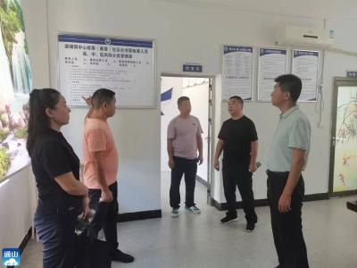 厦铺镇:县公安局调研中心戒毒（康复）社区建设工作