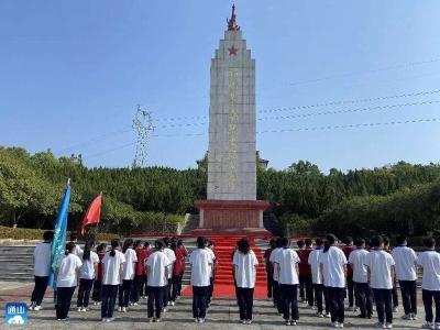 通山县实验高中：在缅怀中汲取奋进力量