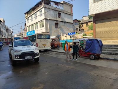 【“一下三民”实践活动·共同缔造】燕厦乡：街道整治迎国庆  共建共享惠民生