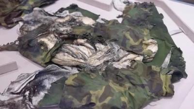 这件被炸烂的防护服，首次展出！